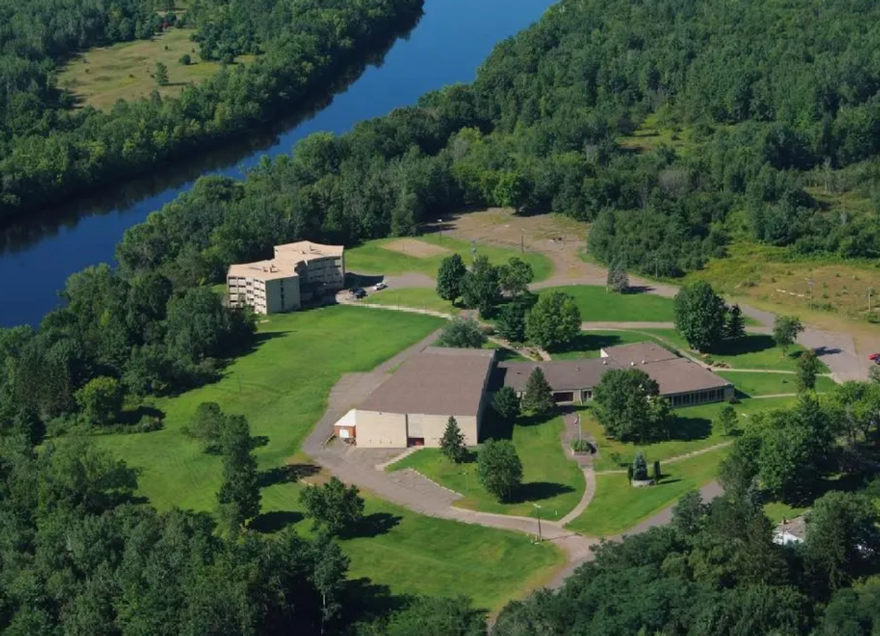 위스콘신_노스_시다_아카데미_NCA_캠퍼스_항공사진_폐교